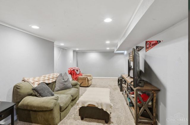 6042 Tenth Avenue, Miami Twp, OH 45342