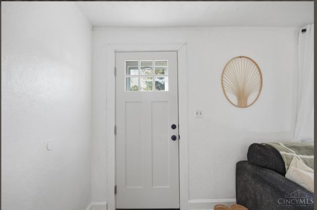 6042 Tenth Avenue, Miami Twp, OH 45342