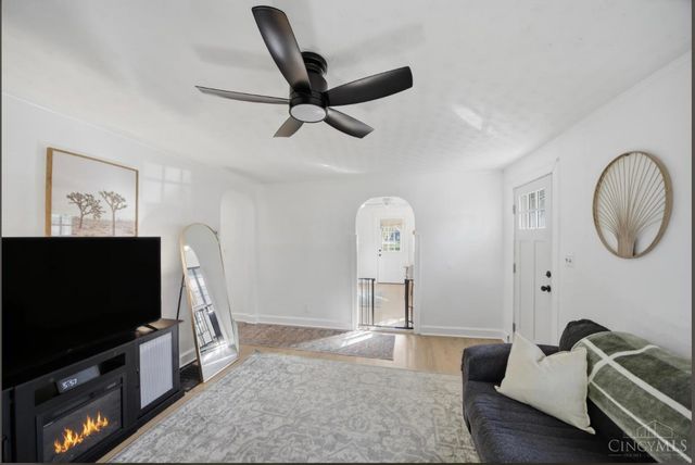 6042 Tenth Avenue, Miami Twp, OH 45342