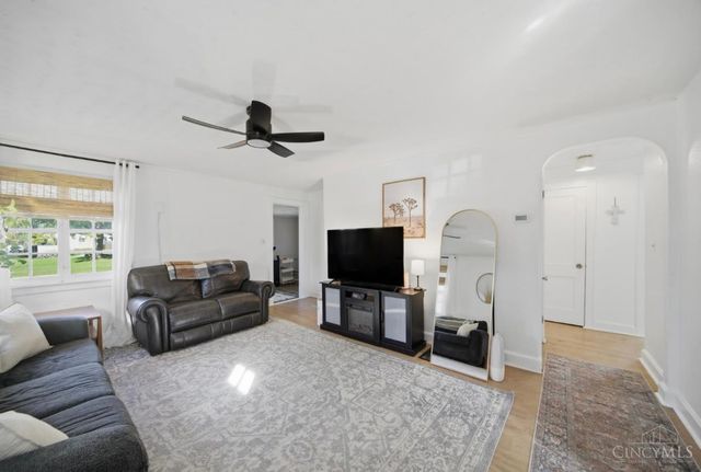 6042 Tenth Avenue, Miami Twp, OH 45342