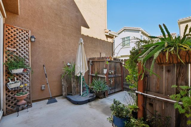 7831 Zaragoza Walk, Sacramento, CA 95823