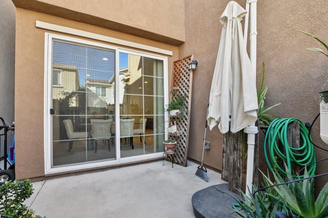 7831 Zaragoza Walk, Sacramento, CA 95823