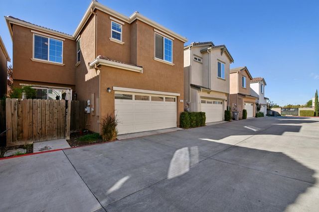 7831 Zaragoza Walk, Sacramento, CA 95823