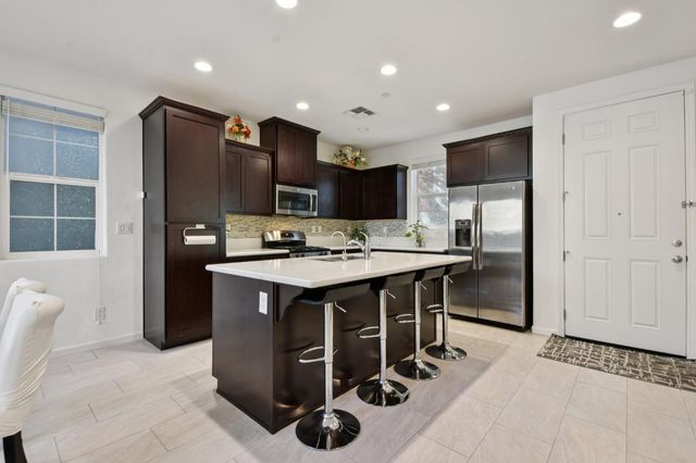 7831 Zaragoza Walk, Sacramento, CA 95823