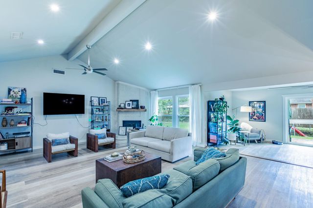 10243 Missel Thrush DR, Austin, TX 78750