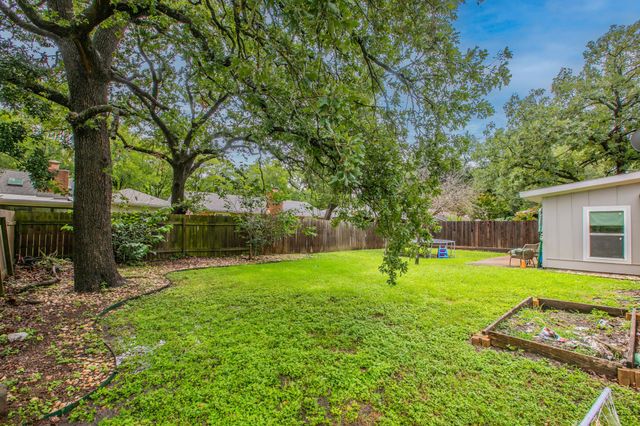10243 Missel Thrush DR, Austin, TX 78750