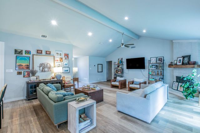 10243 Missel Thrush DR, Austin, TX 78750