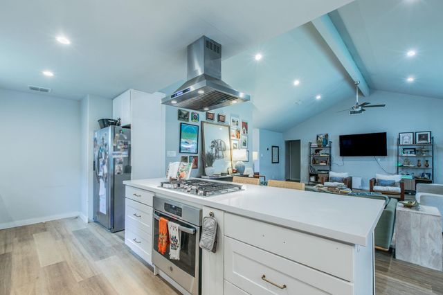 10243 Missel Thrush DR, Austin, TX 78750