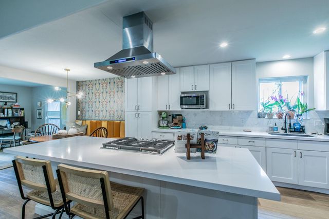10243 Missel Thrush DR, Austin, TX 78750
