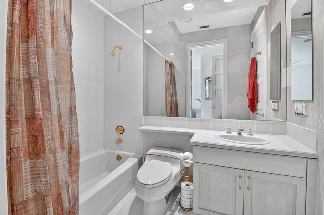 16670 Senterra Drive, Delray Beach, FL 33484