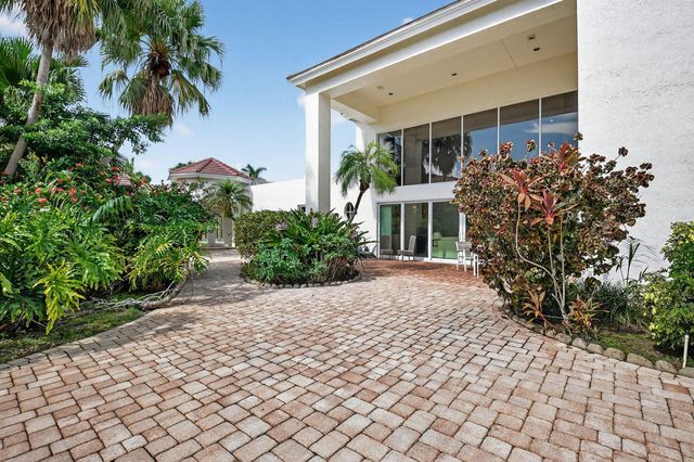 16670 Senterra Drive, Delray Beach, FL 33484