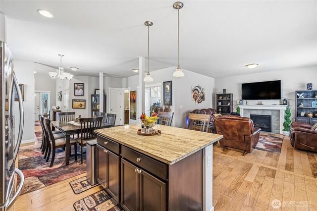 1420 E Gateway Heights Loop, Sedro Woolley, WA 98284