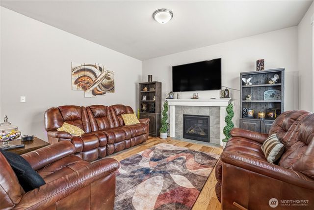 1420 E Gateway Heights Loop, Sedro Woolley, WA 98284