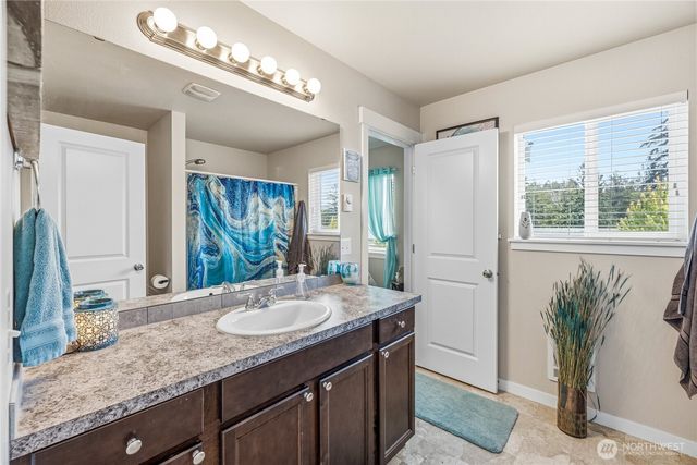 1420 E Gateway Heights Loop, Sedro Woolley, WA 98284