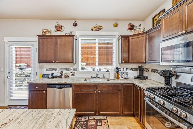 1420 E Gateway Heights Loop, Sedro Woolley, WA 98284