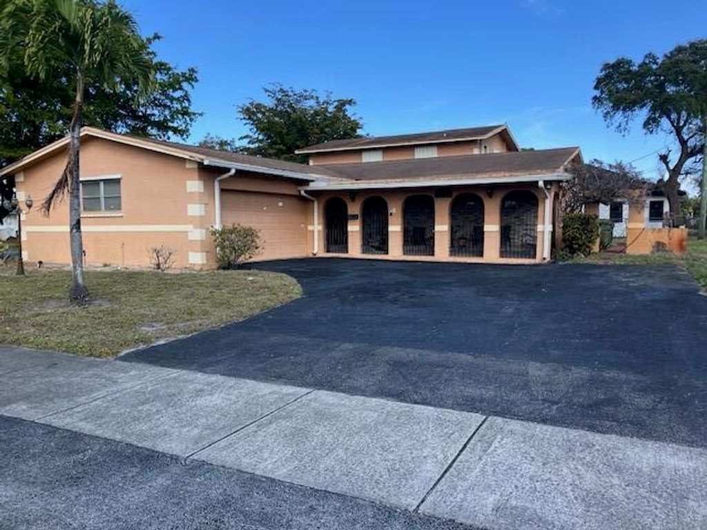 2320 NW 30th Way, Fort Lauderdale, FL 33311