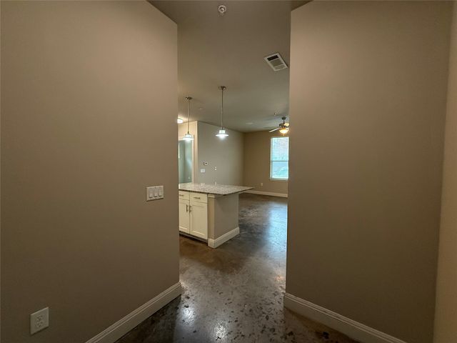 801 N Bishop Avenue 1-102, Dallas, TX 75208