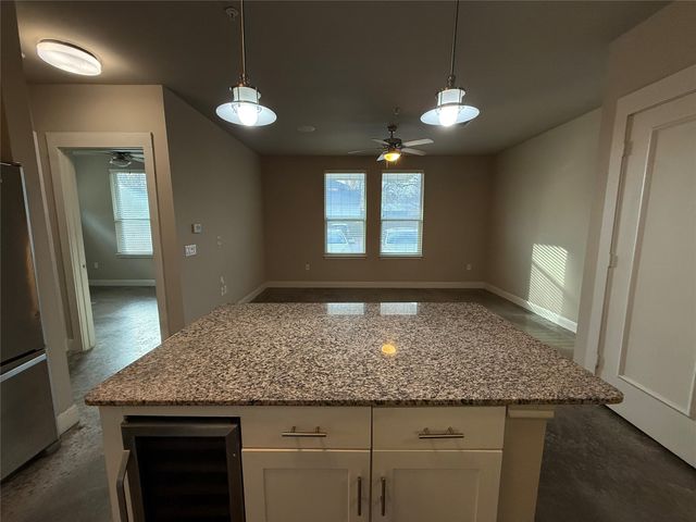 801 N Bishop Avenue 1-102, Dallas, TX 75208