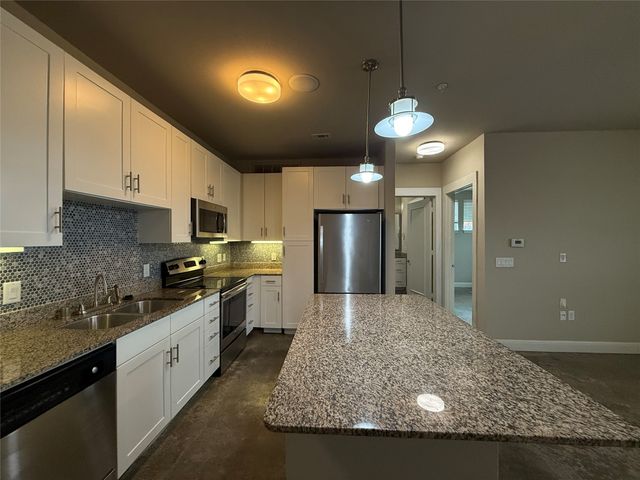 801 N Bishop Avenue 1-102, Dallas, TX 75208