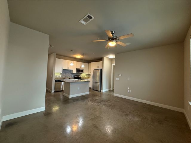 801 N Bishop Avenue 1-102, Dallas, TX 75208