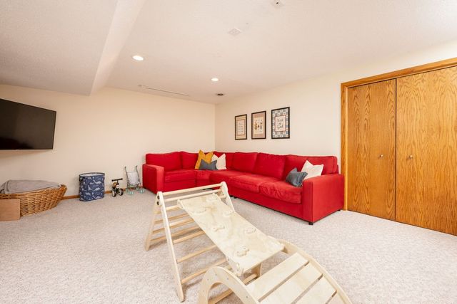 7020 Hickory Lane, Urbandale, IA 50322