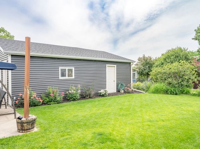 7020 Hickory Lane, Urbandale, IA 50322