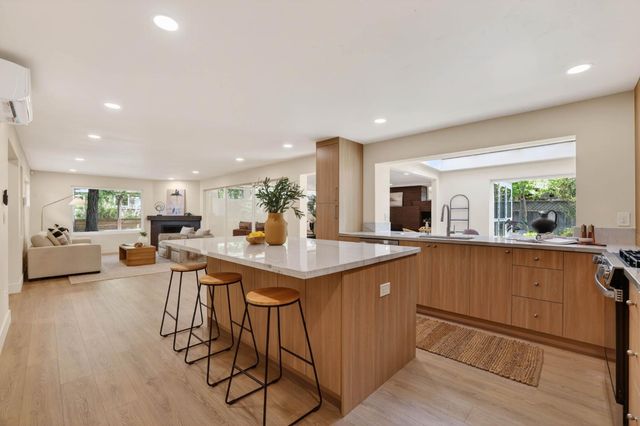 1422 Potrero Way, Sacramento, CA 95822