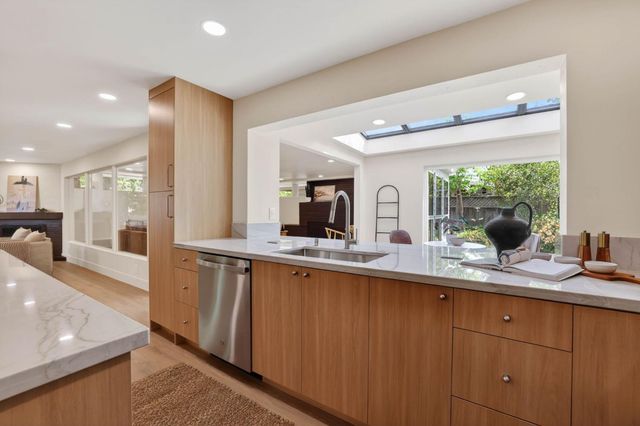 1422 Potrero Way, Sacramento, CA 95822