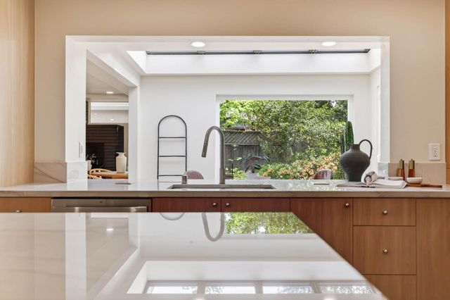 1422 Potrero Way, Sacramento, CA 95822