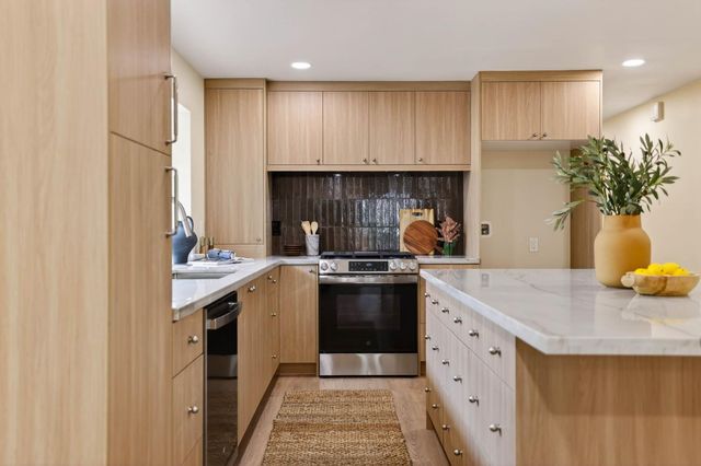 1422 Potrero Way, Sacramento, CA 95822