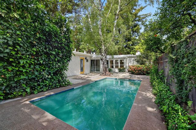 1422 Potrero Way, Sacramento, CA 95822