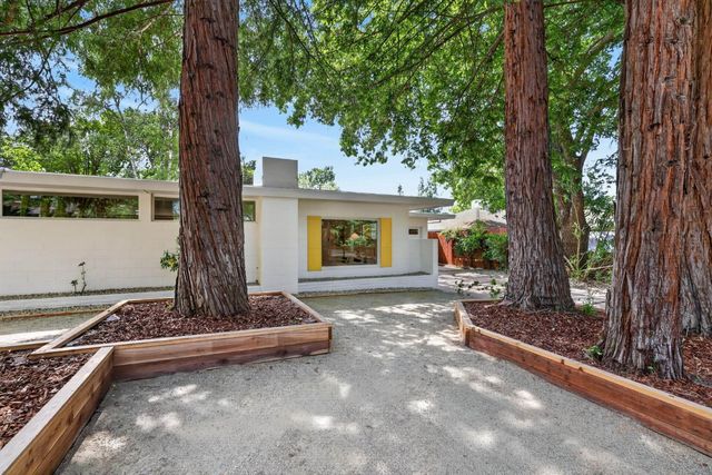 1422 Potrero Way, Sacramento, CA 95822