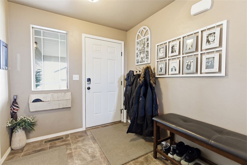 28 W Ashley Hills Drive, Kalispell, MT 59901 photo 3