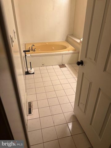 824 HAWKS BRIDGE RD, Salem, NJ 08079