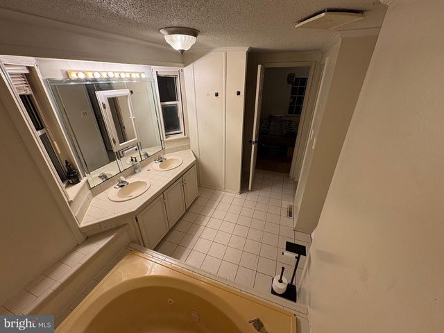 824 HAWKS BRIDGE RD, Salem, NJ 08079