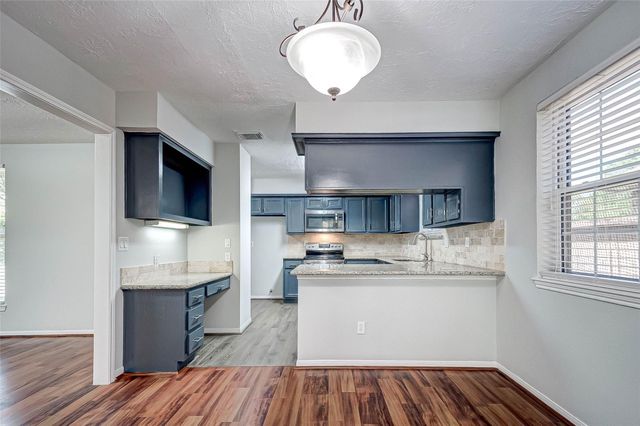 2723 Colony Dr, Sugar Land, TX 77479