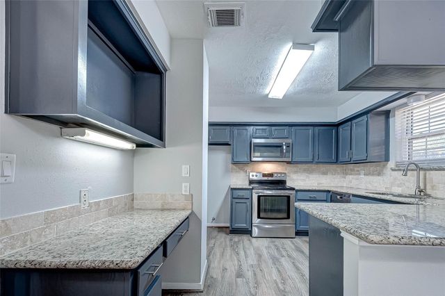 2723 Colony Dr, Sugar Land, TX 77479