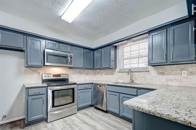2723 Colony Dr, Sugar Land, TX 77479