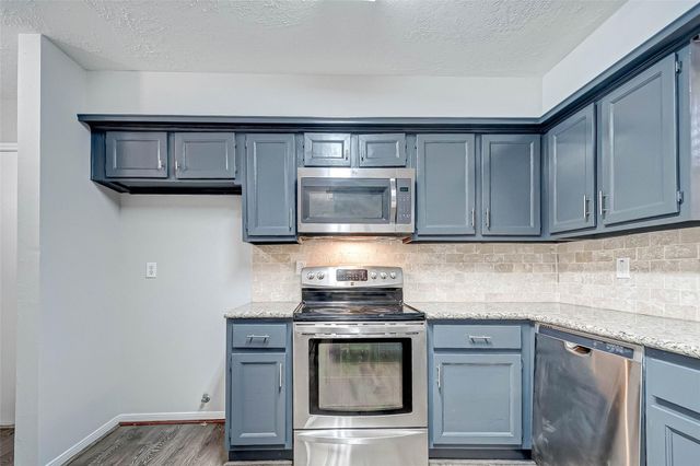 2723 Colony Dr, Sugar Land, TX 77479