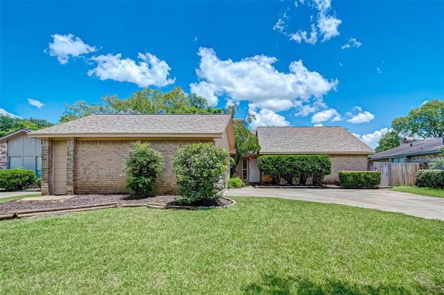 2723 Colony Dr, Sugar Land, TX 77479