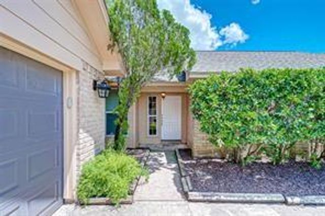 2723 Colony Dr, Sugar Land, TX 77479