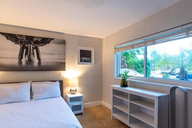 1401 NE 17th Way, Fort Lauderdale, FL 33304