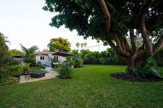 1401 NE 17th Way, Fort Lauderdale, FL 33304