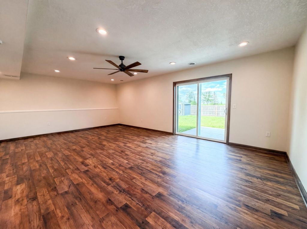 1207 Mulberry Avenue NE, Montgomery, MN 56069 — photo 3