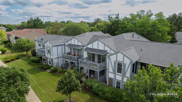 2163 Lancaster Circle 202B, Naperville, IL 60565