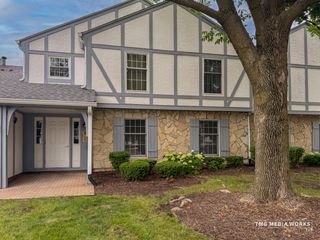 2163 Lancaster Circle 202B, Naperville, IL 60565