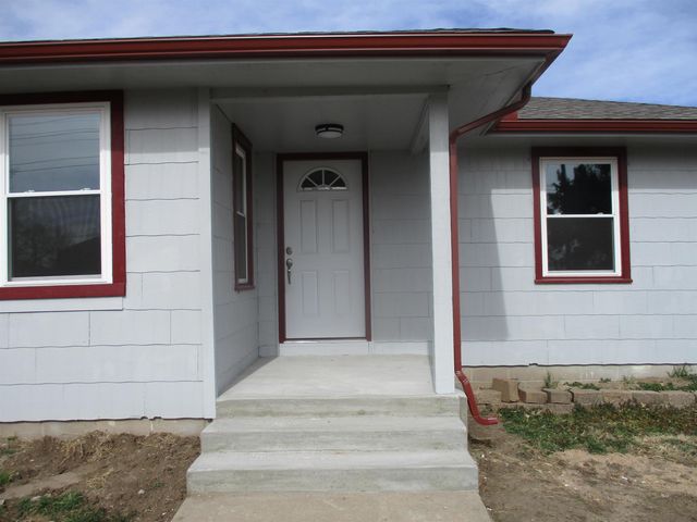 3206 W MacArthur Rd, Wichita, KS 67217