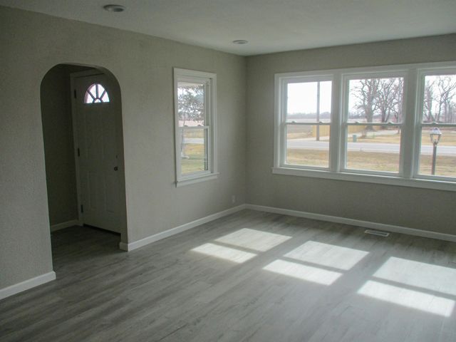 3206 W MacArthur Rd, Wichita, KS 67217