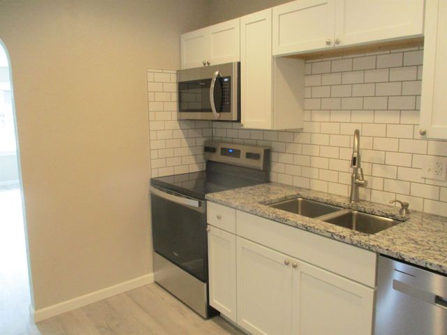 3206 W MacArthur Rd, Wichita, KS 67217