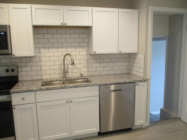 3206 W MacArthur Rd, Wichita, KS 67217